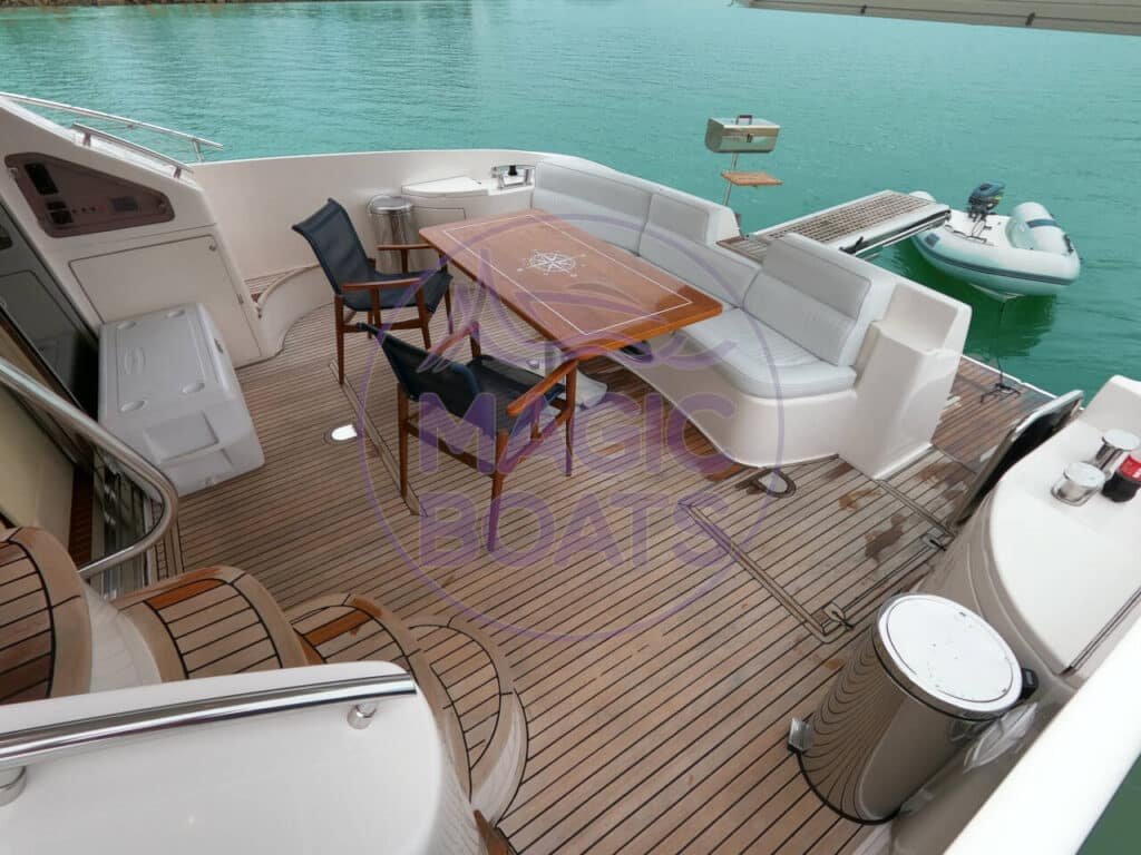F02 - Intermarine 560- Magic Boats Aluguel de Lanchas - 10