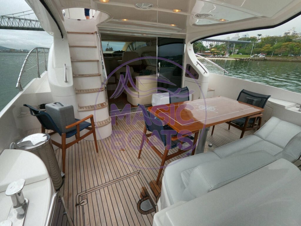 F02 - Intermarine 560- Magic Boats Aluguel de Lanchas - 12