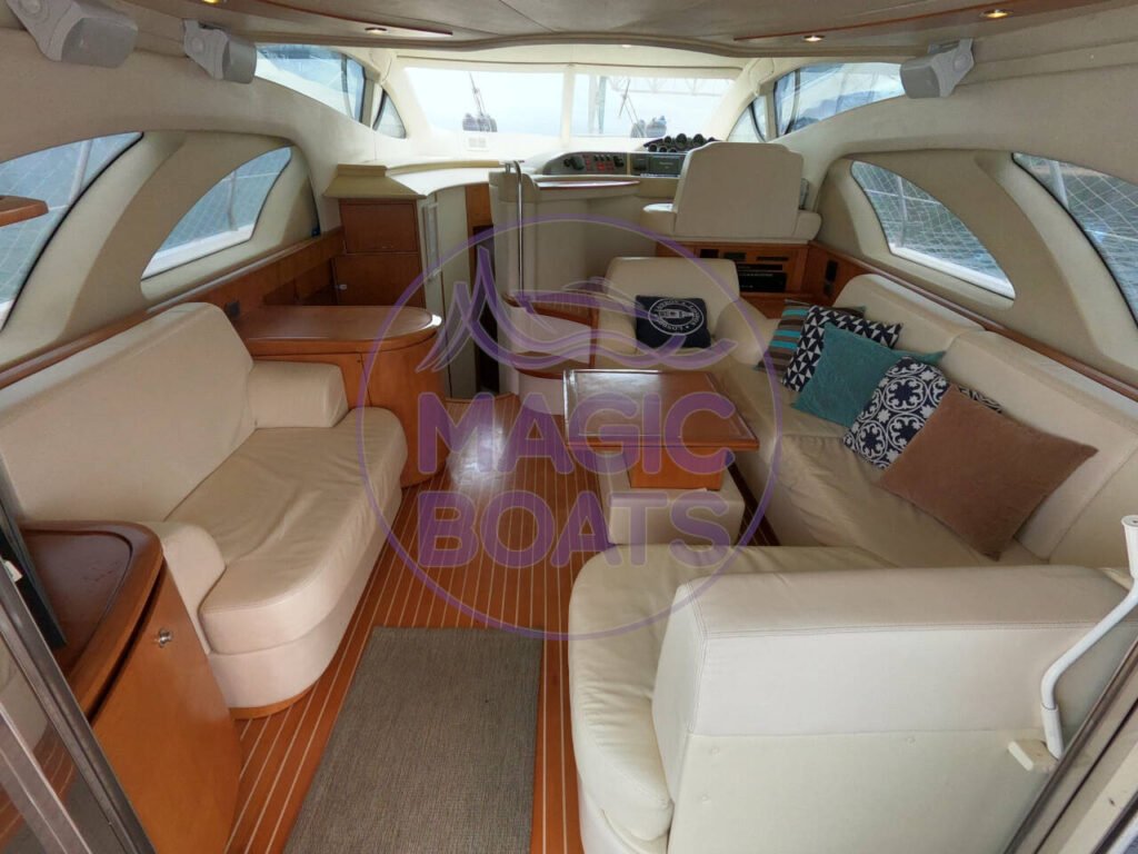F02 - Intermarine 560- Magic Boats Aluguel de Lanchas - 13