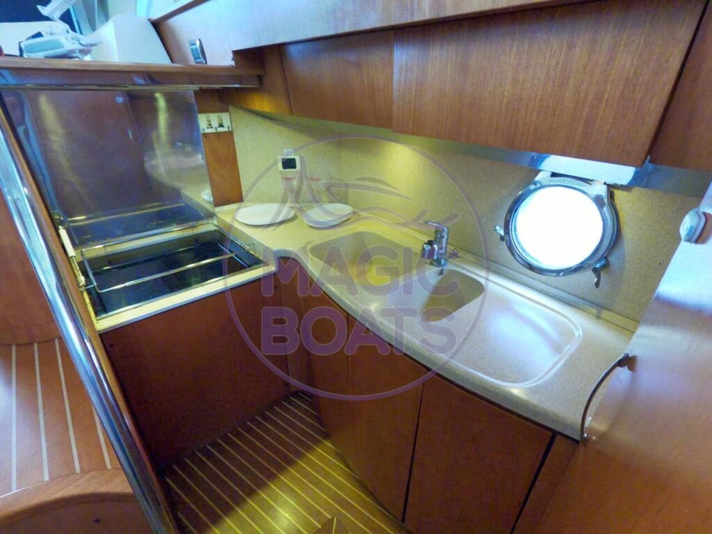 F02 - Intermarine 560- Magic Boats Aluguel de Lanchas - 16