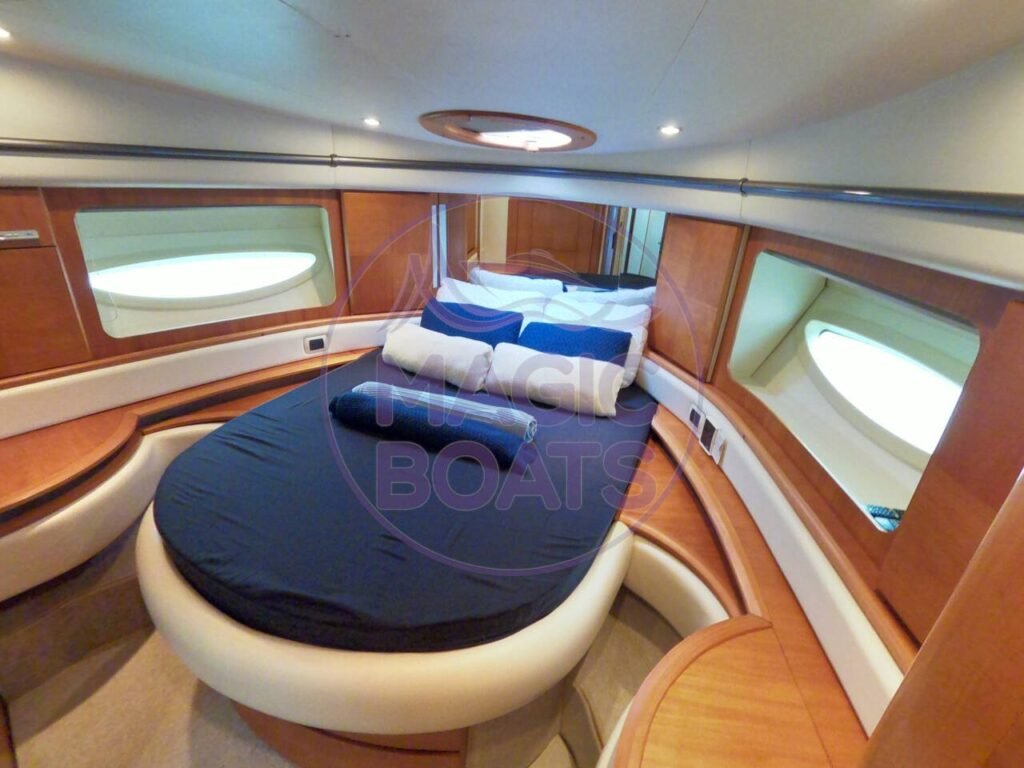 F02 - Intermarine 560- Magic Boats Aluguel de Lanchas - 17