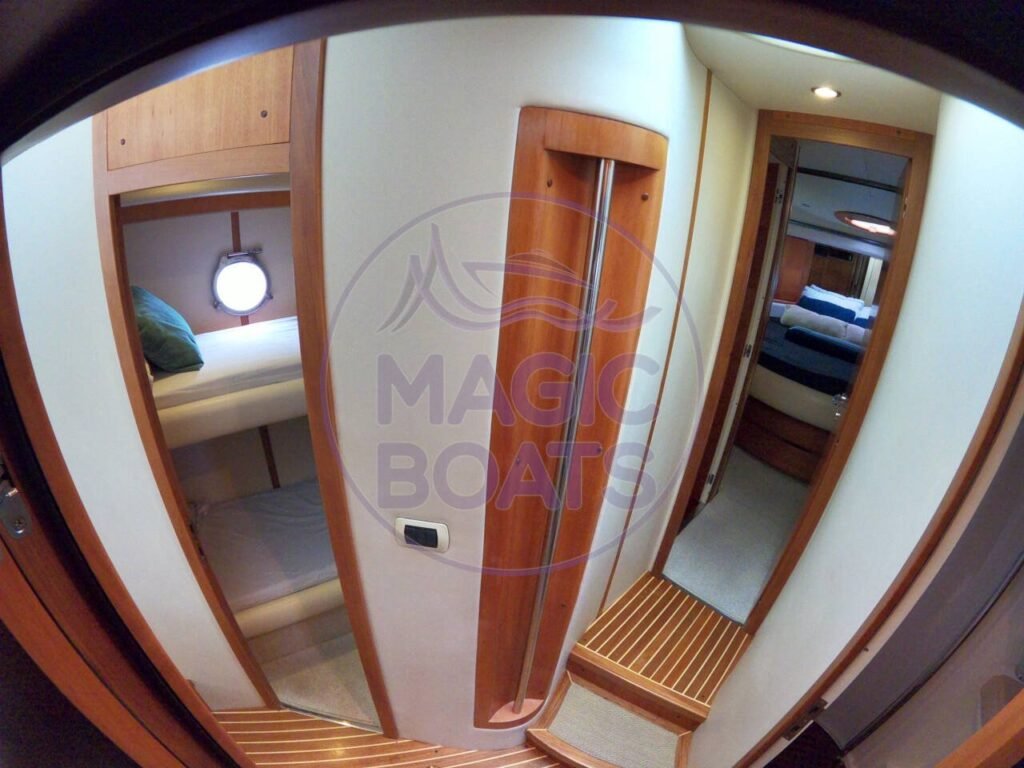 F02 - Intermarine 560- Magic Boats Aluguel de Lanchas - 21