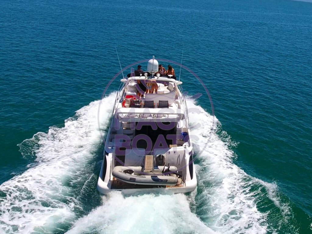 F02 - Intermarine 560- Magic Boats Aluguel de Lanchas - 3