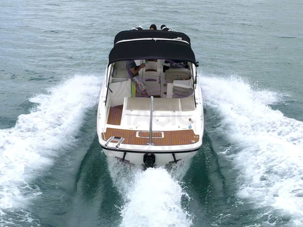 Magna 305 — lancha para aluguel em Florianópolis