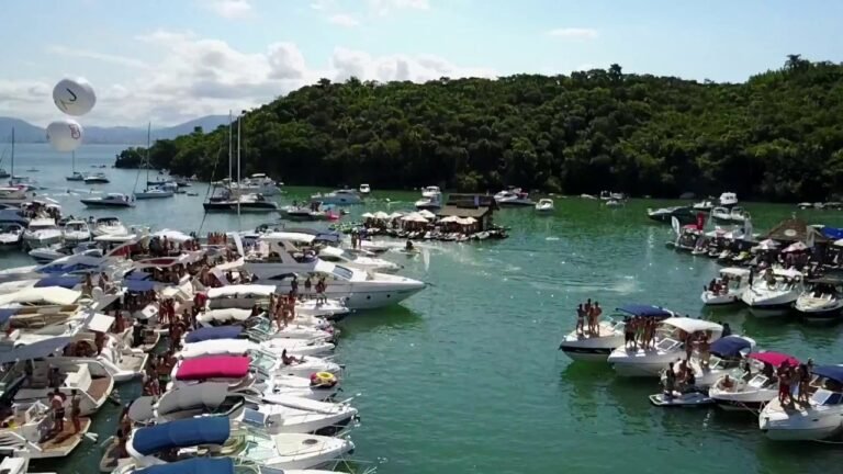 Embarcações reunidas no Caxadaço