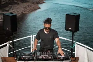 DJ a bordo