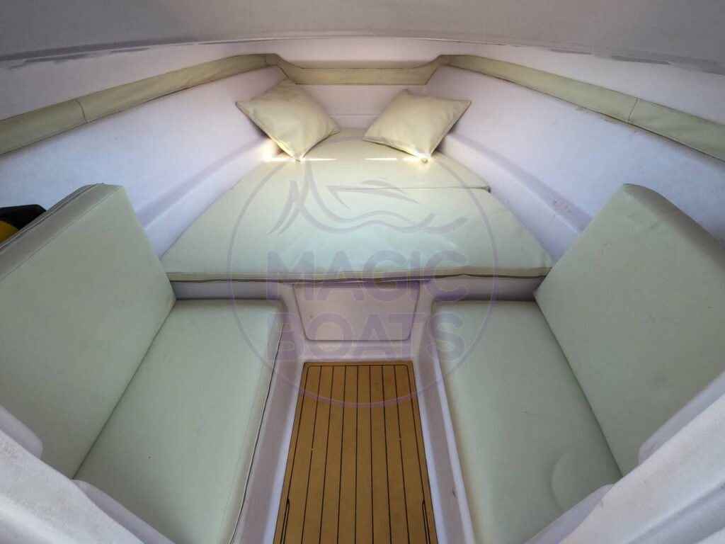 Alternativa 630 Cabin C27 - Magic Boats Aluguel de Lanchas