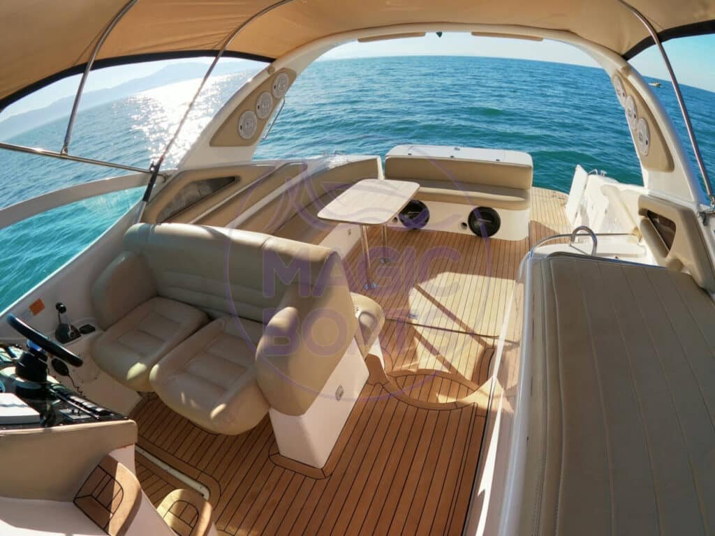 Phantom-360-C80-Magic-Boats-Aluguel-de-Lanchas-Cockpit