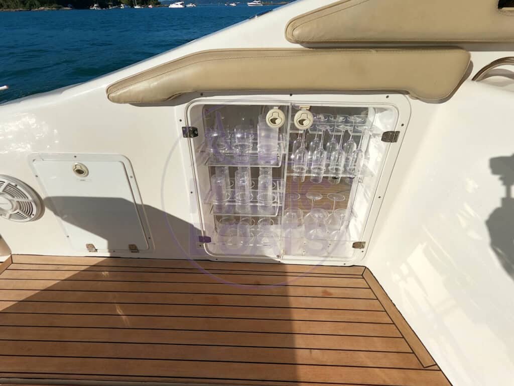 Phantom-360-C80-Magic-Boats-Aluguel-de-Lanchas-cristaleira