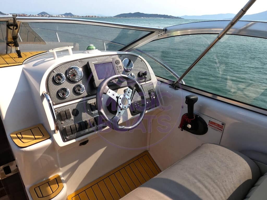 Phantom-300-C14-Magic-Boats-Aluguel-de-Lanchas-Comando