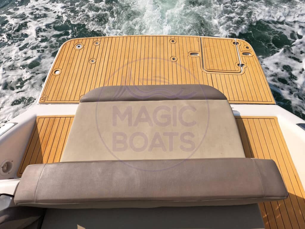 Phantom-300-C14-Magic-Boats-Aluguel-de-Lanchas-Popa-estendida
