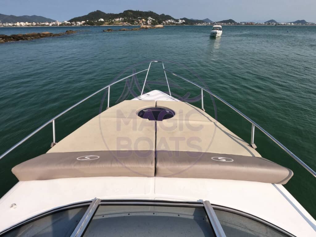 Phantom-300-C14-Magic-Boats-Aluguel-de-Lanchas-Proa-frente