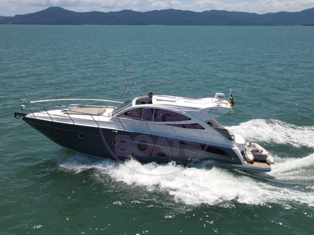 Solara 380 HT navegando