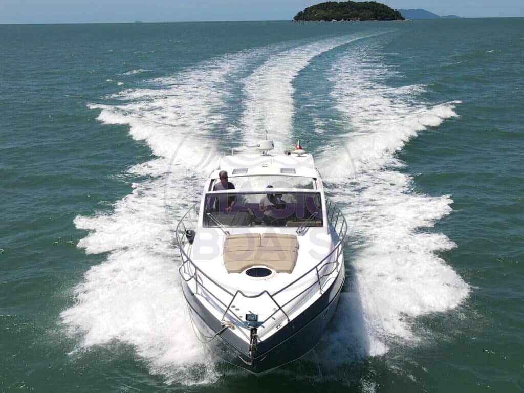 Solara 380 HT navegando