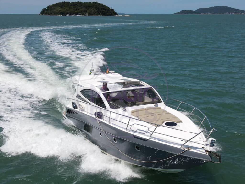 Solara 380 HT navegando