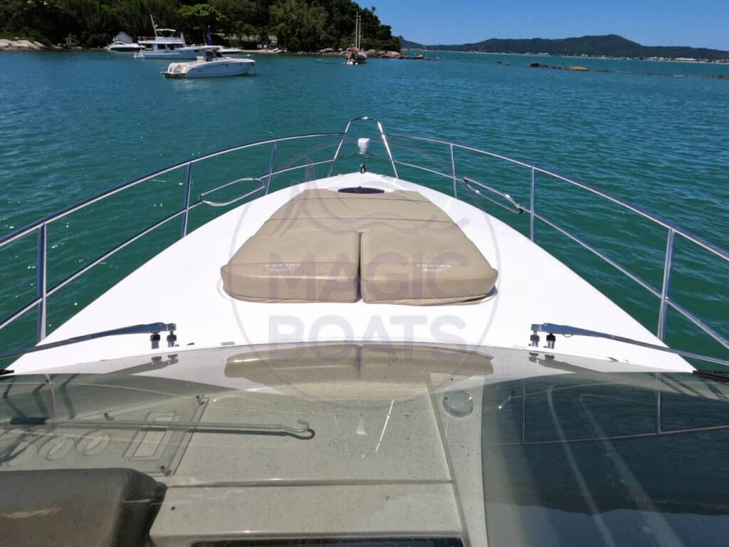 Solário de Proa da Solara 380 HT