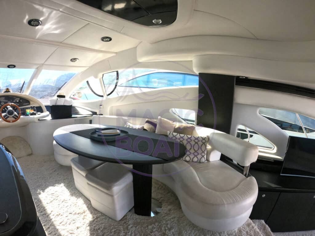 Mesa de jantar da Azimut 600 Full