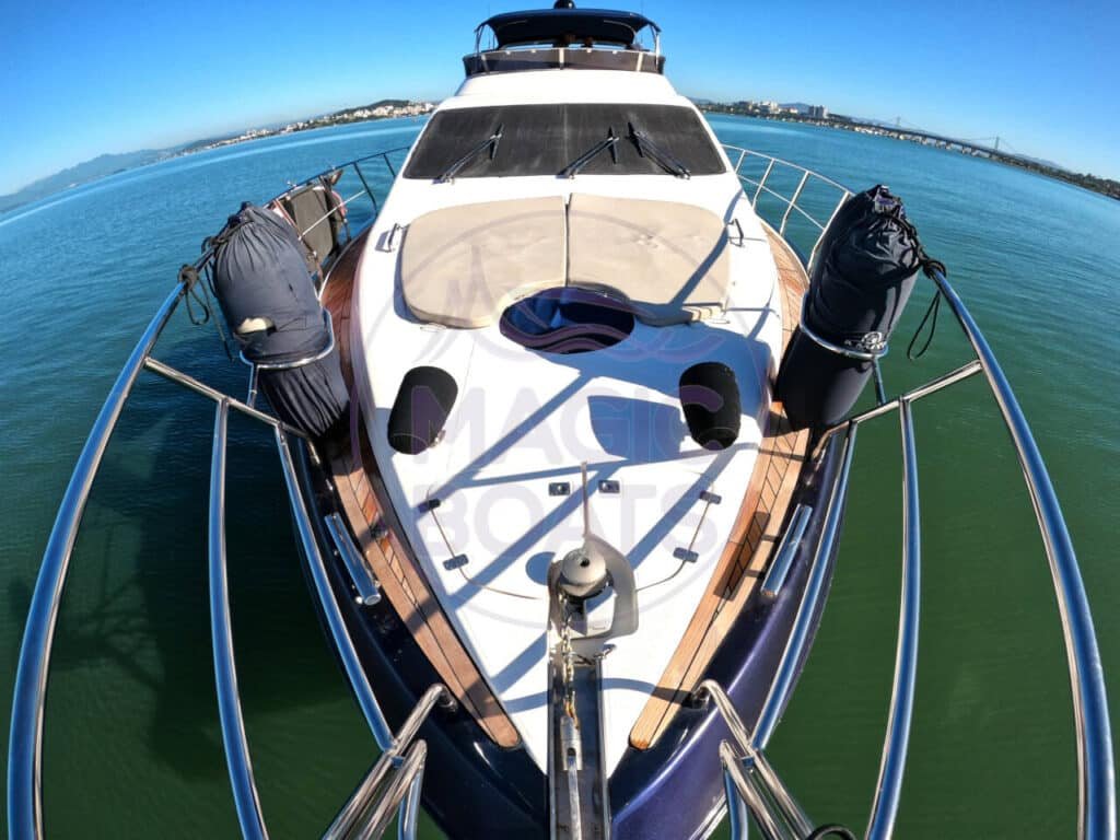 Proa da Azimut 600 Full
