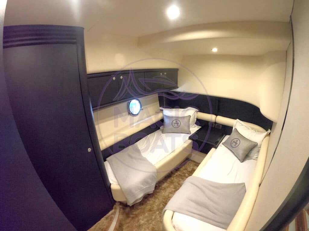 Quarto duplo da Azimut 600 Full