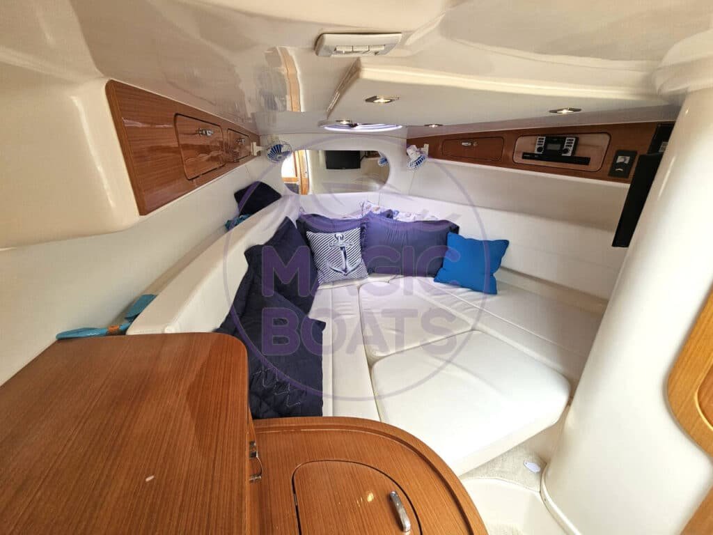 Phantom 300 C95 - Magic Boats Aluguel de Lanchas - Cabine