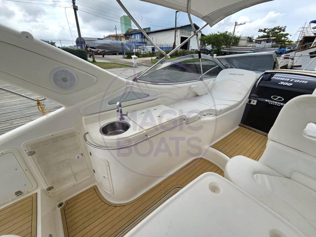 Phantom 300 C95 - Magic Boats Aluguel de Lanchas - Convés Divã
