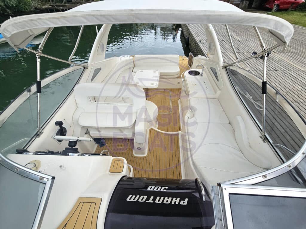 Phantom 300 C95 - Magic Boats Aluguel de Lanchas - Convés Geral