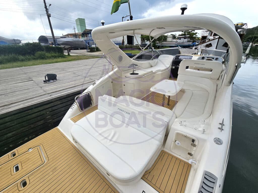 Phantom 300 C95 - Magic Boats Aluguel de Lanchas - Popa BE