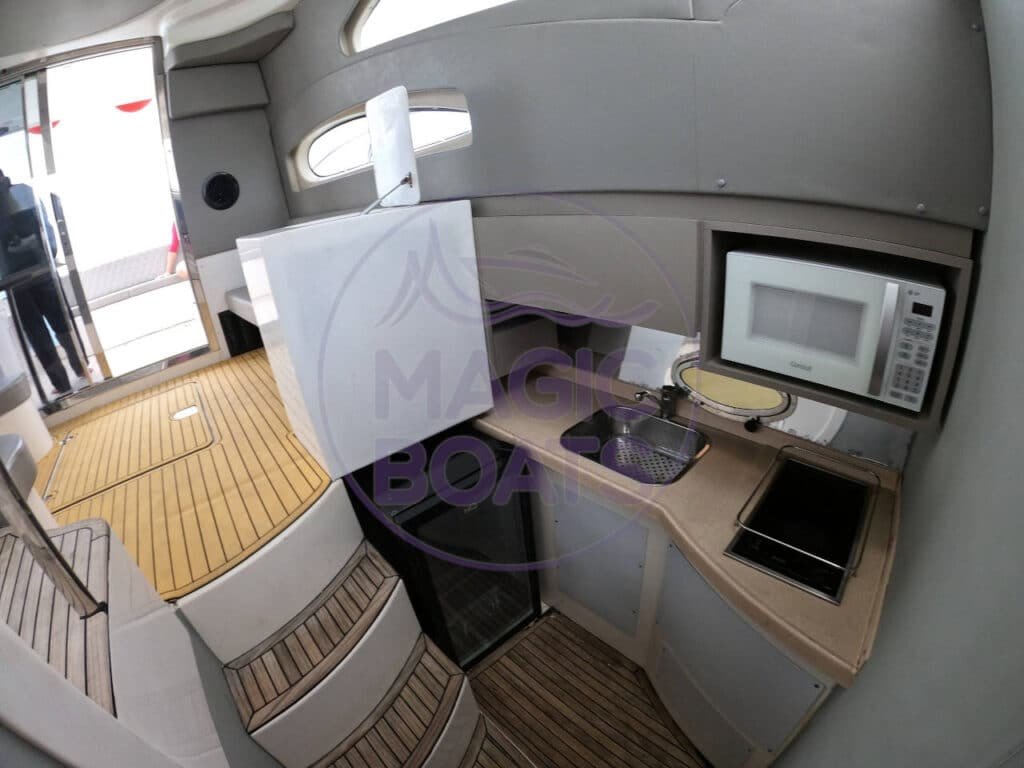 Azimut 380 Full - Magic Boats Aluguel de Lanchas - Cozinha