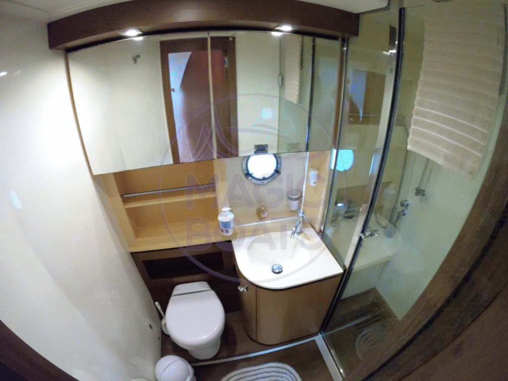 H18 - Azimut Atlantis 48 - Magic Boats Aluguel de Lanchas - Banheiro Suíte Principal