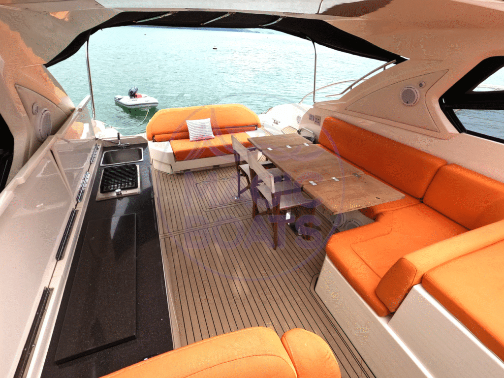 H18 - Azimut Atlantis 48 - Magic Boats Aluguel de Lanchas - Convés Interno (3)