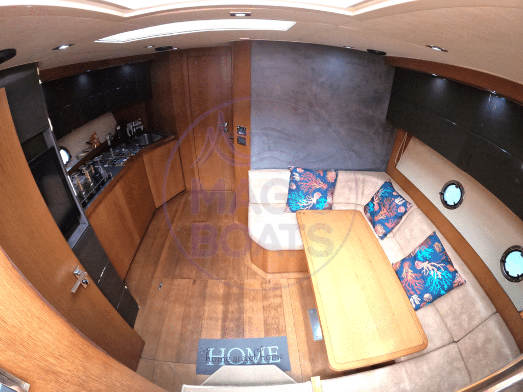 H18 - Azimut Atlantis 48 - Magic Boats Aluguel de Lanchas - Salão Interno