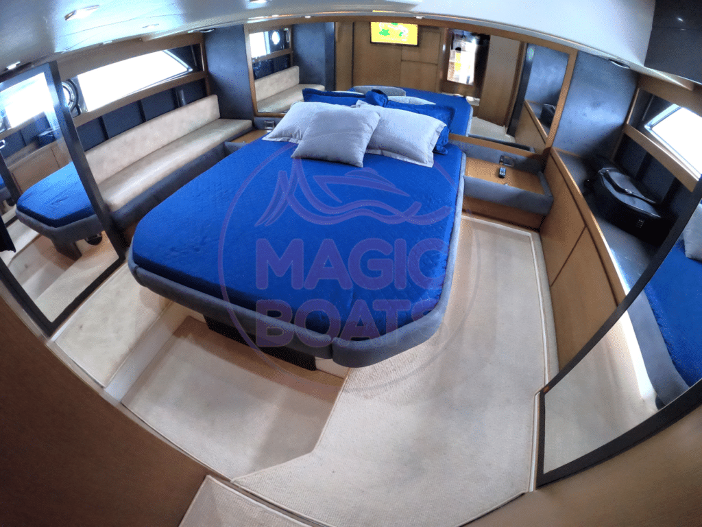 H18 - Azimut Atlantis 48 - Magic Boats Aluguel de Lanchas - Suíte Principal