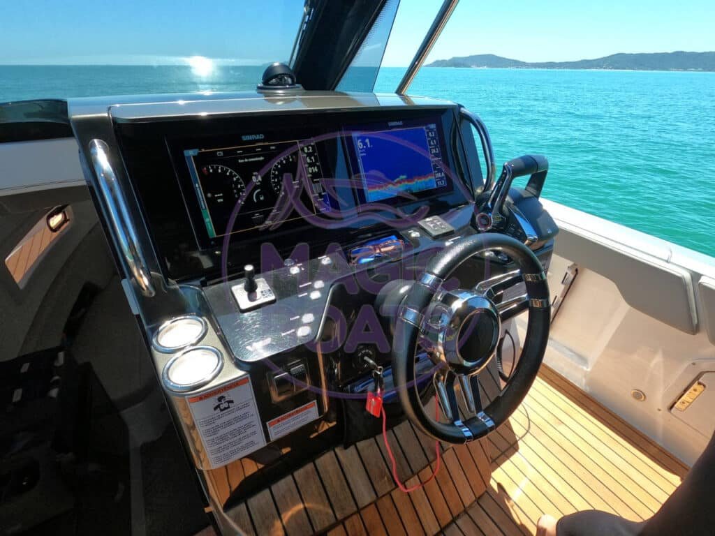 Schaefer V33 A19 - Magic Boats Aluguel de Lanchas - Comando